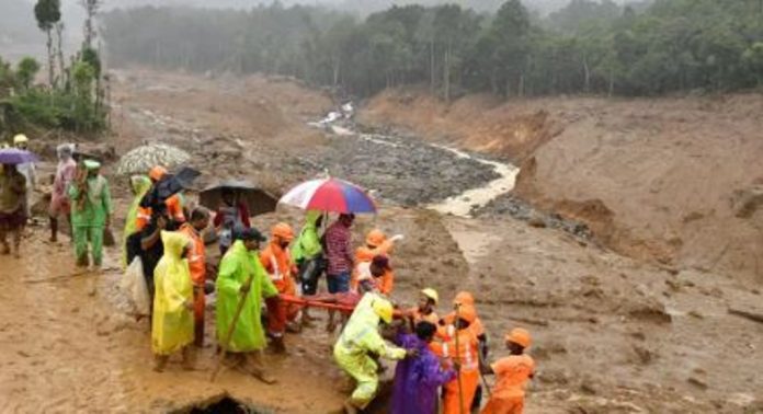 പ്രതീക്ഷ കൈവിടാതെ…; വയനാട് ഉരുൾപൊട്ടലിൽ കാണാതായവർക്കുള്ള തിരച്ചിൽ ഇന്നും തുടരും പ്രതീക്ഷ കൈവിടാതെ…; വയനാട് ഉരുൾപൊട്ടലിൽ കാണാതായവർക്കുള്ള തിരച്ചിൽ ഇന്നും തുടരും