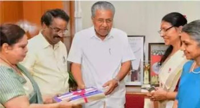 ഹേമ കമ്മിറ്റി റിപ്പോർട്ട് പ്രത്യേക അന്വേഷണ സംഘം പരിഗണിക്കില്ലെന്ന് തീരുമാനം ഹേമ കമ്മിറ്റി റിപ്പോർട്ട് പ്രത്യേക അന്വേഷണ സംഘം പരിഗണിക്കില്ലെന്ന് തീരുമാനം