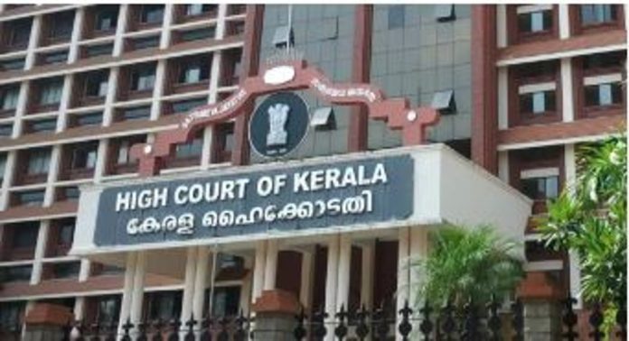 ഹേമ കമ്മിറ്റി റിപ്പോർട്ട് ഉള്ളടക്കം പുറത്തുവിടരുതെന്ന ഹർജിയിൽ ഹൈക്കോടതി വിധി ഇന്ന് ഹേമ കമ്മിറ്റി റിപ്പോർട്ട് ഉള്ളടക്കം പുറത്തുവിടരുതെന്ന ഹർജിയിൽ ഹൈക്കോടതി വിധി ഇന്ന്