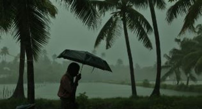 വടക്കൻ കേരളത്തിൽ ഇന്ന് ശക്തമായ മഴയ്ക്ക് സാധ്യത ; രണ്ട് ജില്ലകളിൽ യെല്ലോ അലർട്ട് വടക്കൻ കേരളത്തിൽ ഇന്ന് ശക്തമായ മഴയ്ക്ക് സാധ്യത ; രണ്ട് ജില്ലകളിൽ യെല്ലോ അലർട്ട്
