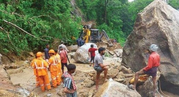 ഉറ്റവരില്ലാതായി ഉള്ളുരുകുന്നവർക്ക് തണലാകാൻ ; സാമൂഹ്യ മാനസിക പിന്തുണയുമായി സൈക്കോ സോഷ്യൽ കൗൺസിലർമാർ ഉറ്റവരില്ലാതായി ഉള്ളുരുകുന്നവർക്ക് തണലാകാൻ ; സാമൂഹ്യ മാനസിക പിന്തുണയുമായി സൈക്കോ സോഷ്യൽ കൗൺസിലർമാർ