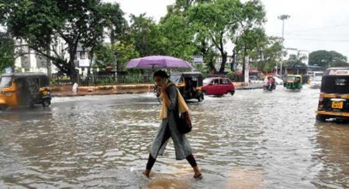 തിരുവനന്തപുരത്ത് ശക്തമായ മഴ തുടരുന്നു ; മുന്നറിയിപ്പ് നൽകി അധികൃതർ തിരുവനന്തപുരത്ത് ശക്തമായ മഴ തുടരുന്നു ; മുന്നറിയിപ്പ് നൽകി അധികൃതർ