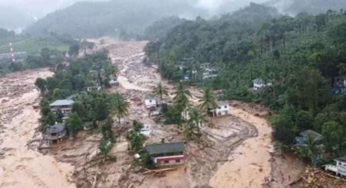 ഉരുൾപൊട്ടൽ ദുരന്തം ; ഫയർഫോഴ്സിന്റെ മൂന്നാം ബാച്ച് വയനാട്ടിലേക്ക് ഉരുൾപൊട്ടൽ ദുരന്തം ; ഫയർഫോഴ്സിന്റെ മൂന്നാം ബാച്ച് വയനാട്ടിലേക്ക്