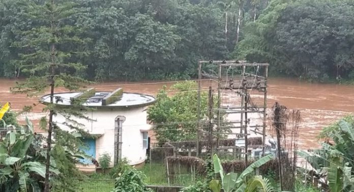 ഇടുക്കി, പത്തനംതിട്ട ജില്ലകളിൽ ശക്തമായ മഴ തുടരുന്നു ; മണിമലയാറ്റിൽ ജല നിരപ്പ് ഉയരുന്നു, ജാഗ്രത മുന്നറിയിപ്പ് നൽകി അധികൃതർ ഇടുക്കി, പത്തനംതിട്ട ജില്ലകളിൽ ശക്തമായ മഴ തുടരുന്നു ; മണിമലയാറ്റിൽ ജല നിരപ്പ് ഉയരുന്നു, ജാഗ്രത മുന്നറിയിപ്പ് നൽകി അധികൃതർ