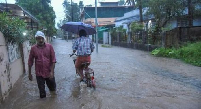 സംസ്ഥാനത്ത് ജൂലൈ മാസം പെയ്തിറങ്ങിയത് 16 ശതമാനം അധിക മഴ ; ഏറ്റവും കൂടുതൽ ഈ രണ്ട് ജില്ലകളിൽ, പുതിയ കണക്കുകൾ പുറത്തുവിട്ട് കാലാവസ്ഥാ നിരീക്ഷണ വകുപ്പ് സംസ്ഥാനത്ത് ജൂലൈ മാസം പെയ്തിറങ്ങിയത് 16 ശതമാനം അധിക മഴ ; ഏറ്റവും കൂടുതൽ ഈ രണ്ട് ജില്ലകളിൽ, പുതിയ കണക്കുകൾ പുറത്തുവിട്ട് കാലാവസ്ഥാ നിരീക്ഷണ വകുപ്പ്