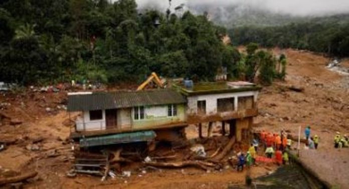 ദുരന്തഭൂമിയിൽ മോഷ്ടാക്കൾ വിലസുന്നു : രക്ഷാപ്രവർത്തകരെന്ന വ്യാജേനെ എത്തി കവർച്ച ; മുന്നറിയിപ്പ് നൽകി പോലീസ് ദുരന്തഭൂമിയിൽ മോഷ്ടാക്കൾ വിലസുന്നു : രക്ഷാപ്രവർത്തകരെന്ന വ്യാജേനെ എത്തി കവർച്ച ; മുന്നറിയിപ്പ് നൽകി പോലീസ്