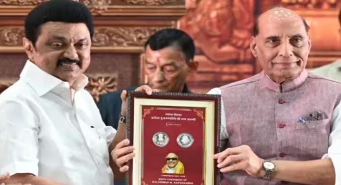 കരുണാനിധി സ്മാരകത്തിലെ ബിജെപി നേതാക്കളുടെ സാന്നിധ്യം ; തമിഴ്നാട് രാഷ്ട്രീയത്തിൽ ചർച്ചകൾ ചൂടേറുന്നു കരുണാനിധി സ്മാരകത്തിലെ ബിജെപി നേതാക്കളുടെ സാന്നിധ്യം ; തമിഴ്നാട് രാഷ്ട്രീയത്തിൽ ചർച്ചകൾ ചൂടേറുന്നു