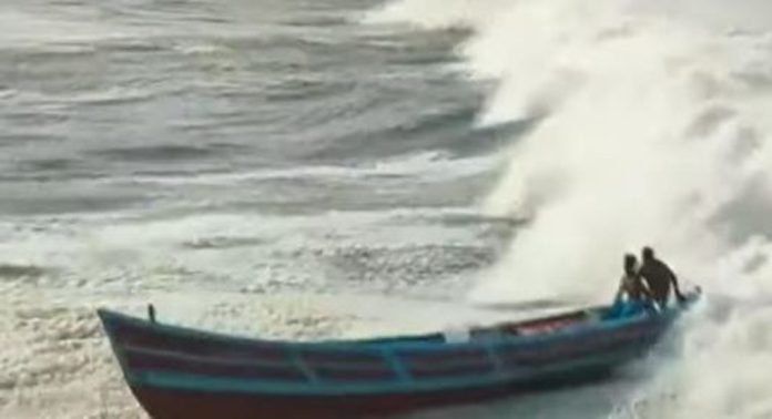 മുതലപ്പൊഴിയില് വീണ്ടും മത്സ്യബന്ധന വള്ളം മറിഞ്ഞ് അപകടം ; ഒരാളെ കാണാതായി മുതലപ്പൊഴിയില് വീണ്ടും മത്സ്യബന്ധന വള്ളം മറിഞ്ഞ് അപകടം ; ഒരാളെ കാണാതായി