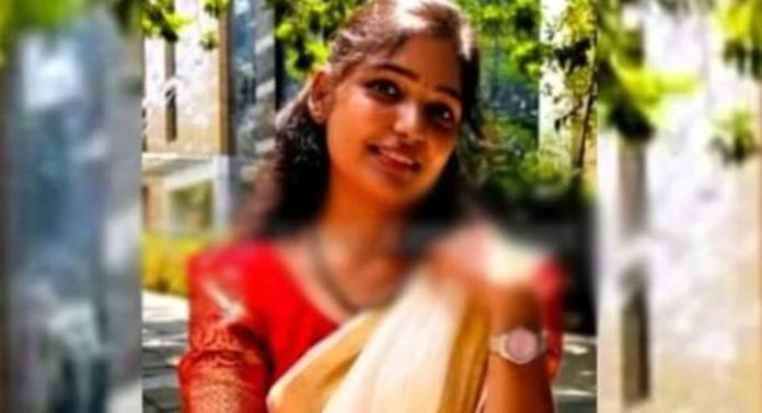 പാലക്കാട്ട് ഡെങ്കിപ്പനി ബാധിച്ച് യുവതി മരിച്ചു ; മുന്നറിയിപ്പ് നൽകി അധികൃതർ പാലക്കാട്ട് ഡെങ്കിപ്പനി ബാധിച്ച് യുവതി മരിച്ചു ; മുന്നറിയിപ്പ് നൽകി അധികൃതർ