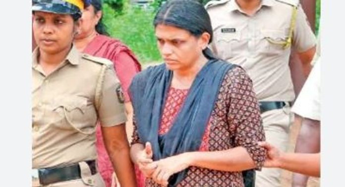 പാപ്പച്ചൻ വധക്കേസ് ; മൂന്നാംപ്രതി സരിതയുടെ ലാപ്ടോപ്പും മൊബൈൽ ഫോണും പിടിച്ചെടുത്തു പാപ്പച്ചൻ വധക്കേസ് ; മൂന്നാംപ്രതി സരിതയുടെ ലാപ്ടോപ്പും മൊബൈൽ ഫോണും പിടിച്ചെടുത്തു