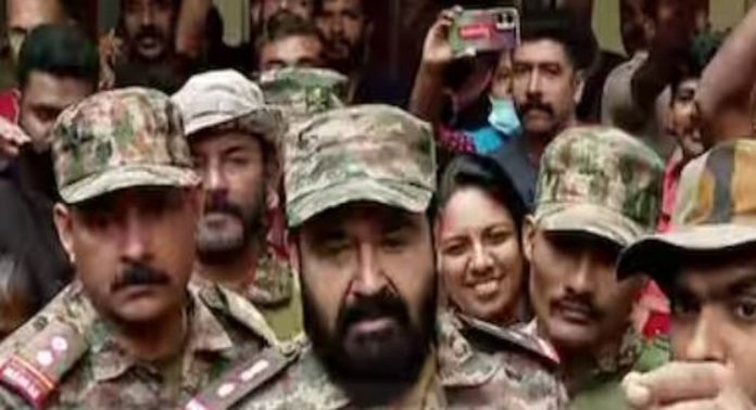 വയനാട്ടില് ദുരിത ബാധിതര്ക്ക് ആശ്വാസവുമായി ലെഫ്റ്റനന്റ് കേണൽ വേഷത്തിൽ മോഹന്ലാല് എത്തി ; താരം മുണ്ടക്കൈയിലേക്ക് തിരിച്ചു വയനാട്ടില് ദുരിത ബാധിതര്ക്ക് ആശ്വാസവുമായി ലെഫ്റ്റനന്റ് കേണൽ വേഷത്തിൽ മോഹന്ലാല് എത്തി ; താരം മുണ്ടക്കൈയിലേക്ക് തിരിച്ചു