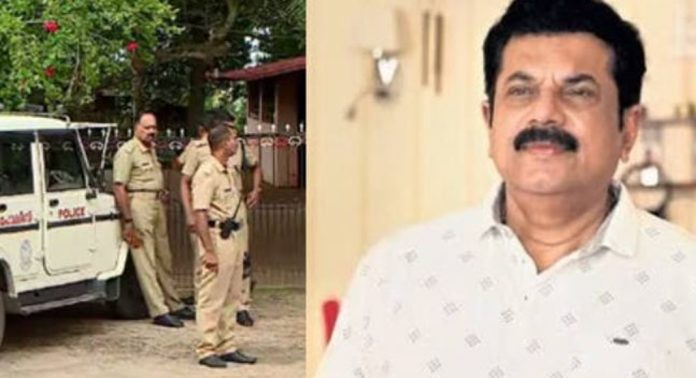 മുകേഷിന്റെ തിരുവനന്തപുരത്തെ വീടിന് പോലീസ് കാവൽ ഏർപ്പെടുത്തി മുകേഷിന്റെ തിരുവനന്തപുരത്തെ വീടിന് പോലീസ് കാവൽ ഏർപ്പെടുത്തി