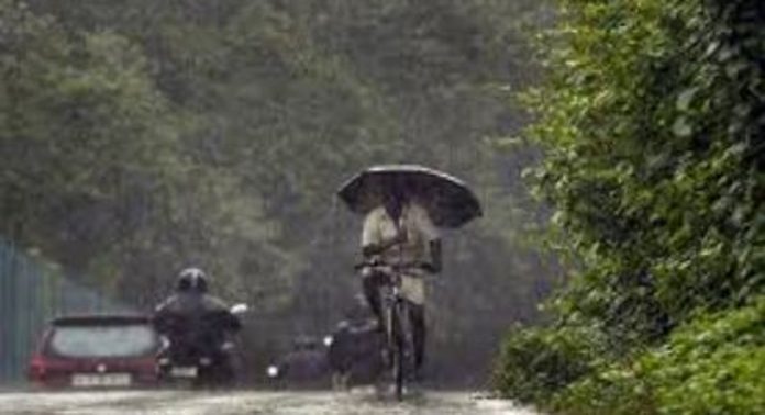 സംസ്ഥാനത്ത് ഇന്നും നാളെയും ശക്തമായ മഴയ്ക്ക് സാധ്യത സംസ്ഥാനത്ത് ഇന്നും നാളെയും ശക്തമായ മഴയ്ക്ക് സാധ്യത