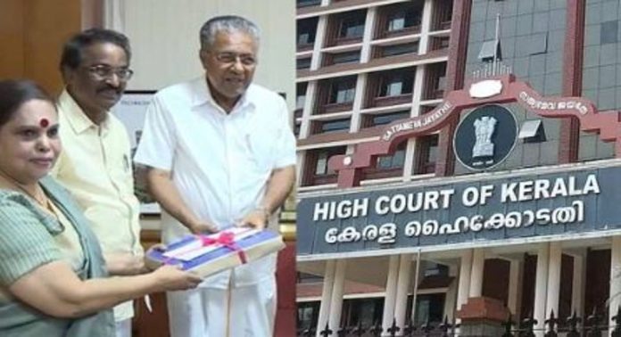 ഹേമ കമ്മിറ്റി റിപ്പോർട്ട് ; തുടർ നടപടി കോടതിക്ക് വിട്ട് ഒഴിയാന് ഒരുങ്ങി സർക്കാർ ഹേമ കമ്മിറ്റി റിപ്പോർട്ട് ; തുടർ നടപടി കോടതിക്ക് വിട്ട് ഒഴിയാന് ഒരുങ്ങി സർക്കാർ