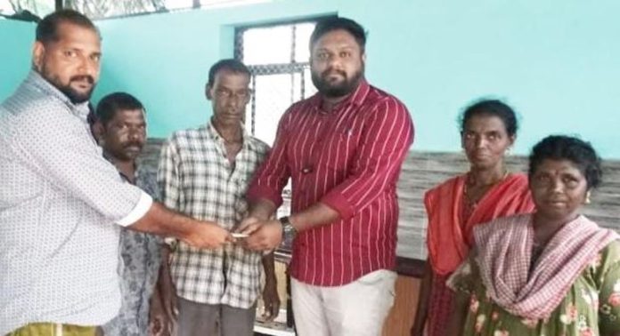 ഉരുൾപൊട്ടൽ ദുരന്തത്തിൽ വീടുകൾ നഷ്ടപ്പെട്ട സഹോദരങ്ങൾക്ക് കൈത്താങ്ങായി ഡിവൈഎഫ്ഐ ഉരുൾപൊട്ടൽ ദുരന്തത്തിൽ വീടുകൾ നഷ്ടപ്പെട്ട സഹോദരങ്ങൾക്ക് കൈത്താങ്ങായി ഡിവൈഎഫ്ഐ