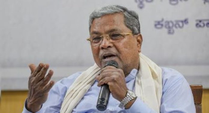 അഴിമതിക്കേസ് ; ജനപ്രതിനിധികളുടെ പ്രത്യേക കോടതിയിൽ സിദ്ധരാമയ്യക്കെതിരെ ഹർജി നൽകും അഴിമതിക്കേസ് ; ജനപ്രതിനിധികളുടെ പ്രത്യേക കോടതിയിൽ സിദ്ധരാമയ്യക്കെതിരെ ഹർജി നൽകും