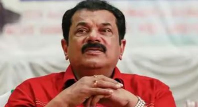 മുകേഷിന്റെ രാജിക്ക് സമ്മർദമേറുന്നു ; പ്രതിഷേധം ശക്തമാകുന്നു മുകേഷിന്റെ രാജിക്ക് സമ്മർദമേറുന്നു ; പ്രതിഷേധം ശക്തമാകുന്നു