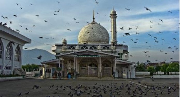 വഖഫിൽ സര്ക്കാരിന്റെ നിയന്ത്രണം ശക്തമാക്കുന്ന ബില് ഇന്ന് ലോക്സഭയില് ; നേരിടാനൊരുങ്ങി പ്രതിപക്ഷ പാര്ട്ടികള് വഖഫിൽ സര്ക്കാരിന്റെ നിയന്ത്രണം ശക്തമാക്കുന്ന ബില് ഇന്ന് ലോക്സഭയില് ; നേരിടാനൊരുങ്ങി പ്രതിപക്ഷ പാര്ട്ടികള്
