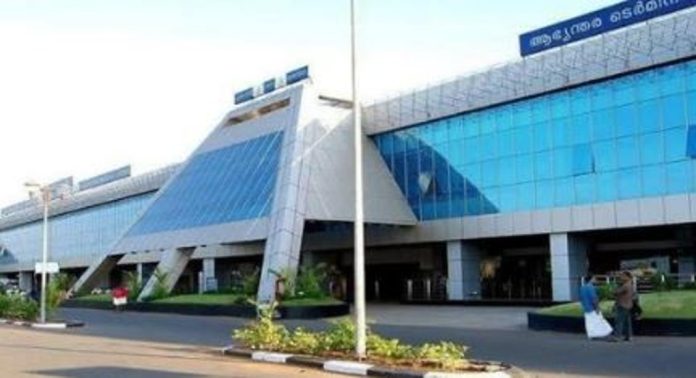 കരിപ്പൂർ വിമാനത്താവളത്തിൽ ടാക്സി വാഹനങ്ങളുടെ പാര്ക്കിംഗ് ഫീസ് വർധനവ് മരവിപ്പിച്ചു കരിപ്പൂർ വിമാനത്താവളത്തിൽ ടാക്സി വാഹനങ്ങളുടെ പാര്ക്കിംഗ് ഫീസ് വർധനവ് മരവിപ്പിച്ചു