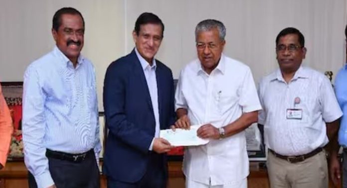 മുഖ്യമന്ത്രിയുടെ ദുരിതാശ്വാസ നിധിയിലേക്ക് കൈത്താങ്ങുമായി കിംസ്ഹെൽത്ത് ; ഒരു കോടി രൂപ കൈമാറി മുഖ്യമന്ത്രിയുടെ ദുരിതാശ്വാസ നിധിയിലേക്ക് കൈത്താങ്ങുമായി കിംസ്ഹെൽത്ത് ; ഒരു കോടി രൂപ കൈമാറി