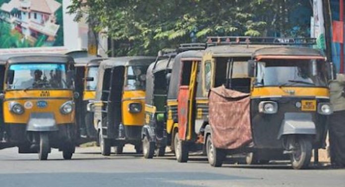ഇനി മുതൽ പെർമിറ്റ് വേണ്ട ; ഓട്ടോറിക്ഷകൾക്ക് സംസ്ഥാനത്തെവിടെയും സർവീസ് നടത്താം, നിർണായക ഉത്തരവ് പുറത്തിറക്കി ഇനി മുതൽ പെർമിറ്റ് വേണ്ട ; ഓട്ടോറിക്ഷകൾക്ക് സംസ്ഥാനത്തെവിടെയും സർവീസ് നടത്താം, നിർണായക ഉത്തരവ് പുറത്തിറക്കി