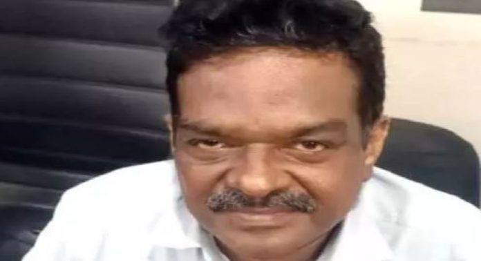 വിദേശത്ത് ജോലി വാഗ്ദാനം ചെയ്ത് പണം തട്ടി ; ട്രാവൽസ് ഉടമ പിടിയിൽ വിദേശത്ത് ജോലി വാഗ്ദാനം ചെയ്ത് പണം തട്ടി ; ട്രാവൽസ് ഉടമ പിടിയിൽ