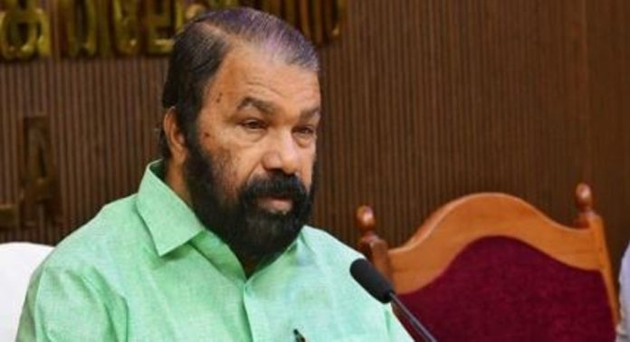 ഉപ്പു തിന്നവർ വെള്ളം കുടിക്കും ; ഹേമ കമ്മിറ്റി റിപ്പോർട്ടിൽ പ്രതികരണവുമായി മന്ത്രി വി ശിവൻകുട്ടി ഉപ്പു തിന്നവർ വെള്ളം കുടിക്കും ; ഹേമ കമ്മിറ്റി റിപ്പോർട്ടിൽ പ്രതികരണവുമായി മന്ത്രി വി ശിവൻകുട്ടി