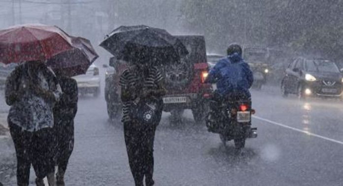 സംസ്ഥാനത്ത് അഞ്ച് ദിവസം ശക്തമായ മഴയ്ക്ക് സാധ്യത ; മുന്നറിയിപ്പ് നൽകി അധികൃതർ സംസ്ഥാനത്ത് അഞ്ച് ദിവസം ശക്തമായ മഴയ്ക്ക് സാധ്യത ; മുന്നറിയിപ്പ് നൽകി അധികൃതർ