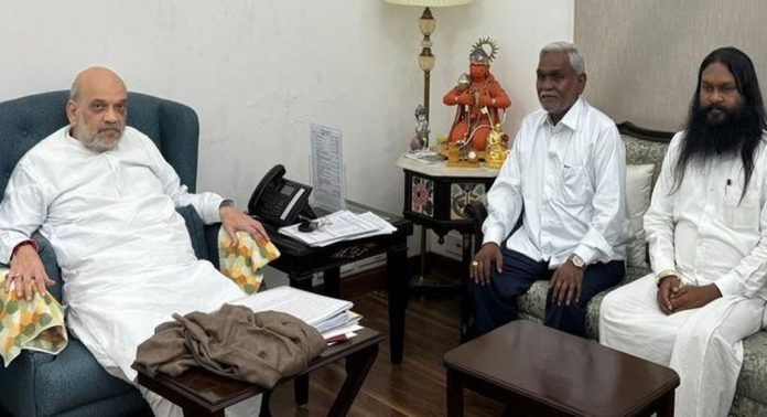 ഝാര്ഖണ്ഡ് മുന് മുഖ്യമന്ത്രി ചംപായി സോറന് അമിത് ഷായുമായി കൂടിക്കാഴ്ച നടത്തി ഝാര്ഖണ്ഡ് മുന് മുഖ്യമന്ത്രി ചംപായി സോറന് അമിത് ഷായുമായി കൂടിക്കാഴ്ച നടത്തി