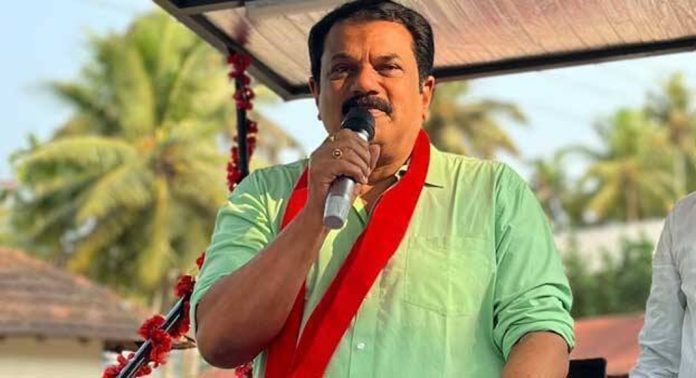 മുകേഷിന്റെ രാജി ആവശ്യപ്പെട്ട് പ്രതിഷേധം ശക്തമാക്കി പ്രതിപക്ഷ സംഘടനകൾ മുകേഷിന്റെ രാജി ആവശ്യപ്പെട്ട് പ്രതിഷേധം ശക്തമാക്കി പ്രതിപക്ഷ സംഘടനകൾ