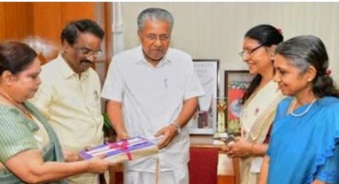 ഹേമ കമ്മിറ്റി റിപ്പോര്ട്ട് വിവാദം മുറുകുന്നു ; അഞ്ചുപേജുകൾ കൂടി സർക്കാർ മറച്ചുവെച്ചെന്ന് ആക്ഷേപം ഹേമ കമ്മിറ്റി റിപ്പോര്ട്ട് വിവാദം മുറുകുന്നു ; അഞ്ചുപേജുകൾ കൂടി സർക്കാർ മറച്ചുവെച്ചെന്ന് ആക്ഷേപം