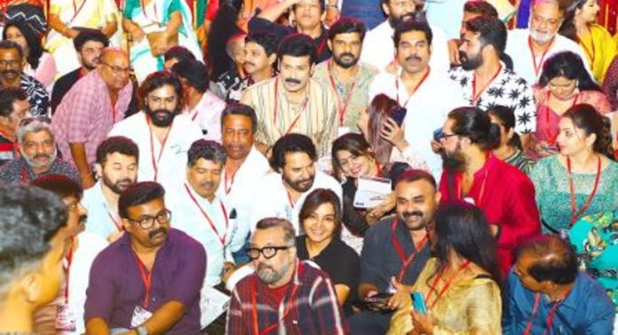 സിദ്ദിഖിന്റെ രാജി ; അടിയന്തര യോഗം വിളിച്ച് ‘അമ്മ’ സിദ്ദിഖിന്റെ രാജി ; അടിയന്തര യോഗം വിളിച്ച് ‘അമ്മ’