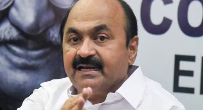 മലയാള സിനിമ നാണക്കേടിലേക്ക് പോകുന്നു ; തുറന്നടിച്ച് പ്രതിപക്ഷ നേതാവ് മലയാള സിനിമ നാണക്കേടിലേക്ക് പോകുന്നു ; തുറന്നടിച്ച് പ്രതിപക്ഷ നേതാവ്