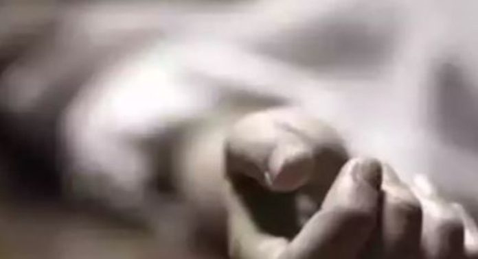 കൊല്ലത്ത് രക്ഷിതാക്കൾക്കൊപ്പം യാത്രചെയ്യവേ വിദ്യാർഥിനി ട്രെയിനിൽ നിന്ന് വീണുമരിച്ചു കൊല്ലത്ത് രക്ഷിതാക്കൾക്കൊപ്പം യാത്രചെയ്യവേ വിദ്യാർഥിനി ട്രെയിനിൽ നിന്ന് വീണുമരിച്ചു