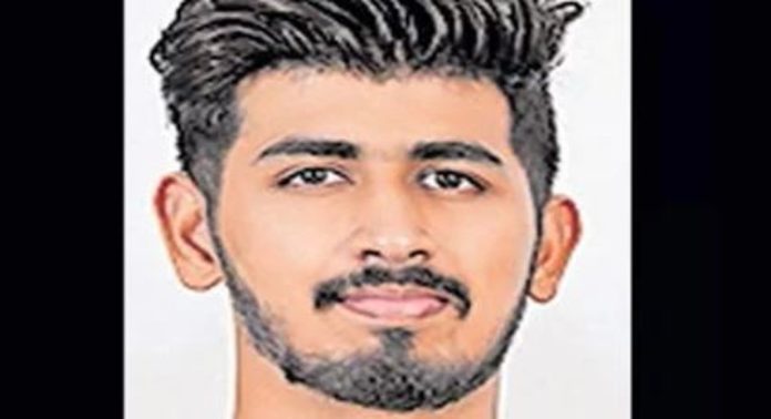 ട്രെയിനിൽ നിന്ന് വീണ യുവാവ് മറ്റൊരു ട്രെയിൻ തട്ടി മരിച്ച നിലയിൽ ട്രെയിനിൽ നിന്ന് വീണ യുവാവ് മറ്റൊരു ട്രെയിൻ തട്ടി മരിച്ച നിലയിൽ