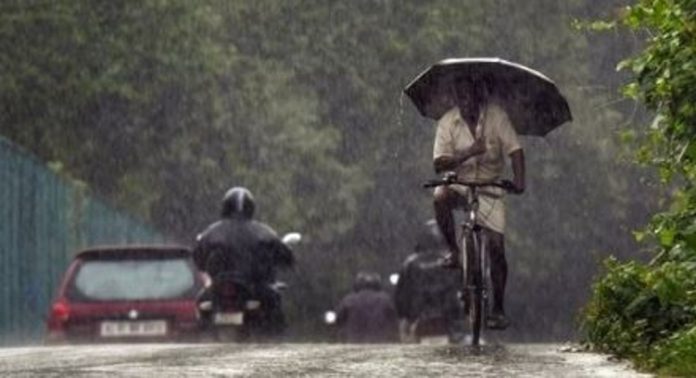 സംസ്ഥാനത്ത് വടക്കൻ ജില്ലകളിൽ മഴയ്ക്ക് സാധ്യത ; മുന്നറിയിപ്പ് നൽകി അധികൃതർ സംസ്ഥാനത്ത് വടക്കൻ ജില്ലകളിൽ മഴയ്ക്ക് സാധ്യത ; മുന്നറിയിപ്പ് നൽകി അധികൃതർ