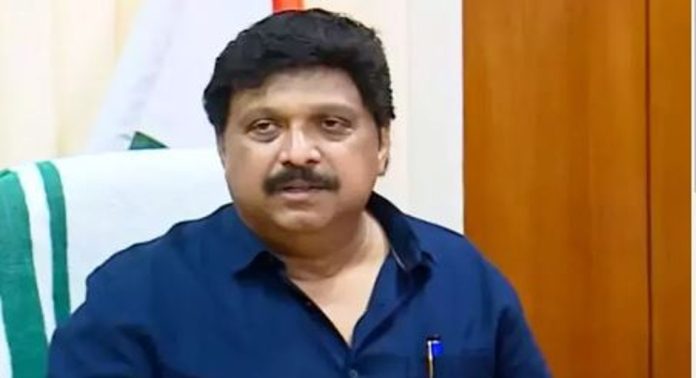 രഞ്ജിത്തിനെതിരെയുള്ള ആരോപണത്തിൽ ഒന്നും പ്രതികരിക്കാതെ മന്ത്രി കെ.ബി ഗണേശ് കുമാർ രഞ്ജിത്തിനെതിരെയുള്ള ആരോപണത്തിൽ ഒന്നും പ്രതികരിക്കാതെ മന്ത്രി കെ.ബി ഗണേശ് കുമാർ
