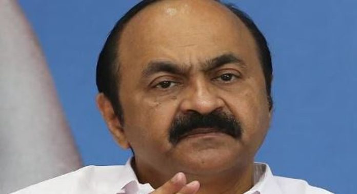 വയനാടിനായി കൈകോർത്ത് ജനങ്ങൾ ; മുഖ്യമന്ത്രിയുടെ ദുരിതാശ്വാസ നിധിയിലേക്ക് വി ഡി സതീശൻ സംഭാവന നല്കി വയനാടിനായി കൈകോർത്ത് ജനങ്ങൾ ; മുഖ്യമന്ത്രിയുടെ ദുരിതാശ്വാസ നിധിയിലേക്ക് വി ഡി സതീശൻ സംഭാവന നല്കി