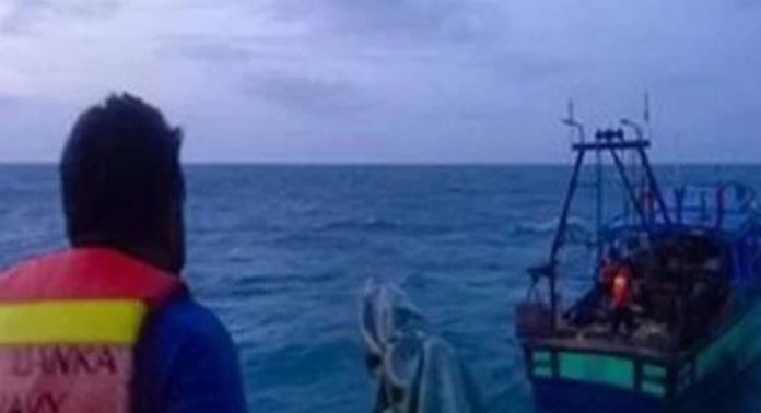 ശ്രീലങ്കന് നേവി അറസ്റ്റ് ചെയ്ത ഇന്ത്യന് മത്സ്യത്തൊഴിലാളികൾ റിമാൻഡിൽ ശ്രീലങ്കന് നേവി അറസ്റ്റ് ചെയ്ത ഇന്ത്യന് മത്സ്യത്തൊഴിലാളികൾ റിമാൻഡിൽ