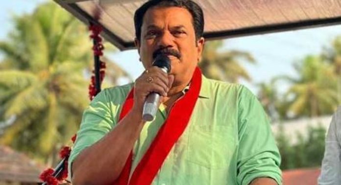 മുകേഷിനെ സംരക്ഷിച്ച് സിപിഎം ; രാജി വേണ്ടെന്ന് തീരുമാനം മുകേഷിനെ സംരക്ഷിച്ച് സിപിഎം ; രാജി വേണ്ടെന്ന് തീരുമാനം
