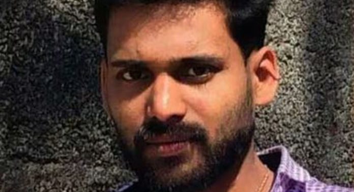 വാഹനത്തിന്റെ ഡോർ തുറക്കുന്നതിൽ തർക്കം ; പിതാവിനെ മകൻ അടിച്ചുകൊന്നു വാഹനത്തിന്റെ ഡോർ തുറക്കുന്നതിൽ തർക്കം ; പിതാവിനെ മകൻ അടിച്ചുകൊന്നു