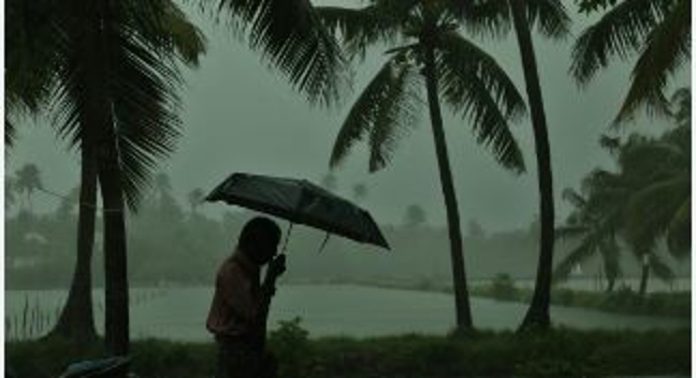 പുതിയ ന്യൂനമർദ്ദ സാധ്യത ; കേരളത്തിൽ ശക്തമായ മഴയ്ക്ക് സാധ്യത പുതിയ ന്യൂനമർദ്ദ സാധ്യത ; കേരളത്തിൽ ശക്തമായ മഴയ്ക്ക് സാധ്യത