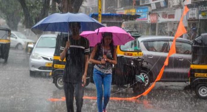സംസ്ഥാനത്ത് അതിശക്തമായ മഴയ്ക്ക് സാധ്യത ; പത്ത് ജില്ലകളിൽ ഓറഞ്ച് അലർട്ട് സംസ്ഥാനത്ത് അതിശക്തമായ മഴയ്ക്ക് സാധ്യത ; പത്ത് ജില്ലകളിൽ ഓറഞ്ച് അലർട്ട്