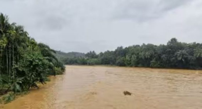 സംസ്ഥാനത്ത് നദികളിൽ ജലനിരപ്പ് ഉയരുന്നു ; മുന്നറിയിപ്പ് നൽകി അധികൃതർ സംസ്ഥാനത്ത് നദികളിൽ ജലനിരപ്പ് ഉയരുന്നു ; മുന്നറിയിപ്പ് നൽകി അധികൃതർ