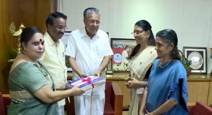 ഹേമ കമ്മിറ്റി റിപ്പോർട്ട് കൂടുതൽ സങ്കീർണതകളിലേക്ക് നീങ്ങുന്നു ; മൊഴിതേടി കൂടുതൽ പേരെത്തും ഹേമ കമ്മിറ്റി റിപ്പോർട്ട് കൂടുതൽ സങ്കീർണതകളിലേക്ക് നീങ്ങുന്നു ; മൊഴിതേടി കൂടുതൽ പേരെത്തും