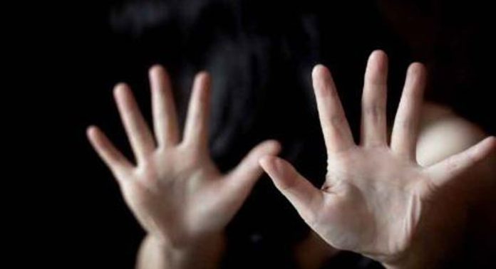മകൻ ജാതി മാറി പ്രണയിച്ചതിന് അമ്മയെ കൂട്ടബലാത്സംഗത്തിനിരയാക്കി ; സംഭവം തമിഴ്നാട്ടിൽ മകൻ ജാതി മാറി പ്രണയിച്ചതിന് അമ്മയെ കൂട്ടബലാത്സംഗത്തിനിരയാക്കി ; സംഭവം തമിഴ്നാട്ടിൽ