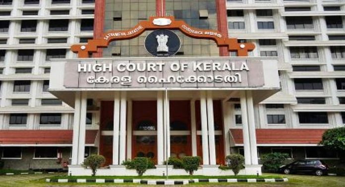 പൈസാ ഞങ്ങൾ നേരിട്ട് കൊടുത്തോളം…; അനുമതി വാങ്ങാതെയുള്ള ഫണ്ട് ശേഖരണം നിയന്ത്രിക്കണം, ഹൈക്കോടതിയിൽ ഹർജി പൈസാ ഞങ്ങൾ നേരിട്ട് കൊടുത്തോളം…; അനുമതി വാങ്ങാതെയുള്ള ഫണ്ട് ശേഖരണം നിയന്ത്രിക്കണം, ഹൈക്കോടതിയിൽ ഹർജി