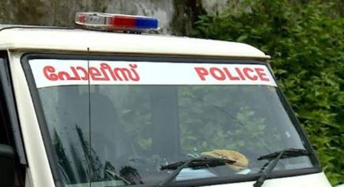 മരിക്കാനുള്ള മൂഡ് പോയി…; എത്തിയത് പുഴയിൽ ചാടി ജീവനൊടുക്കാൻ, പക്ഷേ നദിക്കരയിൽ കിടന്ന് ഉറങ്ങിപ്പോയി, ഒടുവിൽ യുവാവിനെ വിളിച്ചുണർത്തി പോലീസ് മരിക്കാനുള്ള മൂഡ് പോയി…; എത്തിയത് പുഴയിൽ ചാടി ജീവനൊടുക്കാൻ, പക്ഷേ നദിക്കരയിൽ കിടന്ന് ഉറങ്ങിപ്പോയി, ഒടുവിൽ യുവാവിനെ വിളിച്ചുണർത്തി പോലീസ്