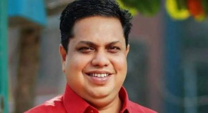 വന്ദേഭാരതിൽ സ്പീക്കർക്കൊപ്പം അനധികൃതമായി യാത്ര ചെയ്ത സുഹൃത്തിനെ ചോദ്യം ചെയ്തതിന് ടിടിഇക്കെതിരെ നടപടി വന്ദേഭാരതിൽ സ്പീക്കർക്കൊപ്പം അനധികൃതമായി യാത്ര ചെയ്ത സുഹൃത്തിനെ ചോദ്യം ചെയ്തതിന് ടിടിഇക്കെതിരെ നടപടി