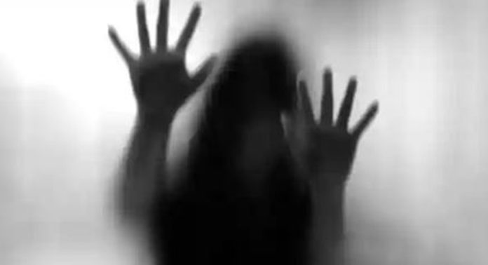 കൊടുംക്രൂരത ; ഉത്തർപ്രദേശിൽ ആറ് വയസ്സുകാരിയെയും ആടിനെയും പീഡിപ്പിച്ച സർക്കാര് ഉദ്യോഗസ്ഥന് പിടിയിൽ കൊടുംക്രൂരത ; ഉത്തർപ്രദേശിൽ ആറ് വയസ്സുകാരിയെയും ആടിനെയും പീഡിപ്പിച്ച സർക്കാര് ഉദ്യോഗസ്ഥന് പിടിയിൽ